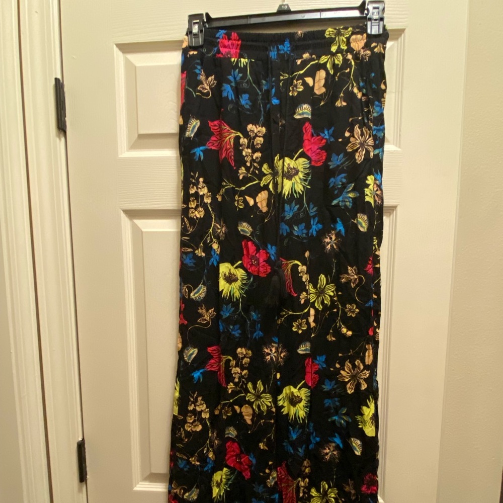 H&M linen material high waisted pants. New with tag size 8